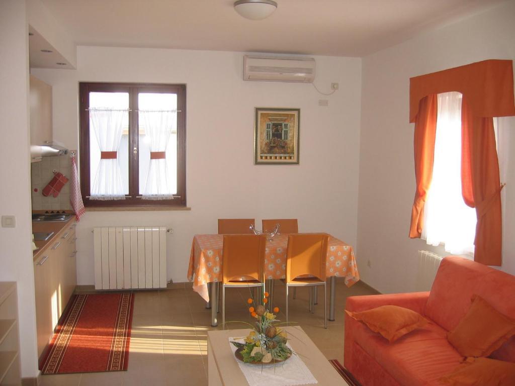 Apartments Mediteraneo Tar-Vabriga Exterior photo
